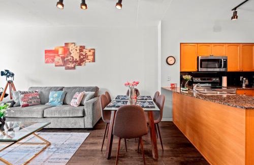 Fort York Apartment | 1 Bedroom Condo with Balcony Fort York Downtown Toronto