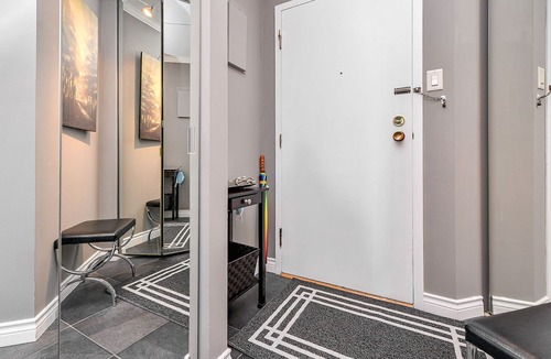 James Bay Condo | 1 Bedroom Executive Condo Close To Downtown Victoria And Beacon Hill Park