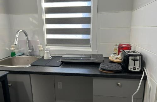 Southeast Edmonton Apartment | 1-bedroom suite, 20 minutes from the airport, with a kitchen