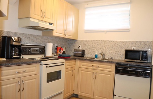 North Vancouver House | 1 bedroom suite in North Vancouver