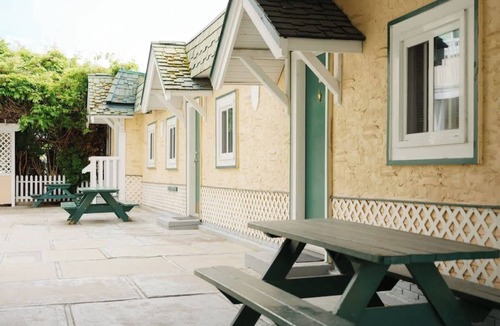 Osoyoos Apartment | 1 BR Courtyard Suite 3 Green Gables Resort