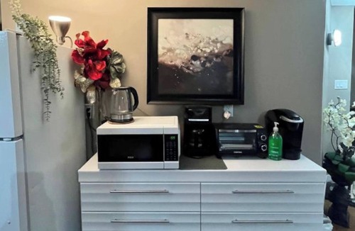 West Edmonton House | #1-Ellegant Room in a quiet and nice home to stay in West Edmonton Area