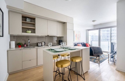 Downtown Toronto Apartment | 101 Peter St 1901 · Trendy 1BR Executive Style Suite - Sleeps 3!