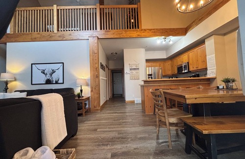 East Kootenay Condo | ⛳️110 Golf Resort, 3 Bed 3 Bath, Sleeps 12, central A/C & private hot tub⛳️