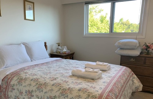 Saanich East House | #116 Darwin Ave - 3 Bedroom Comfy House