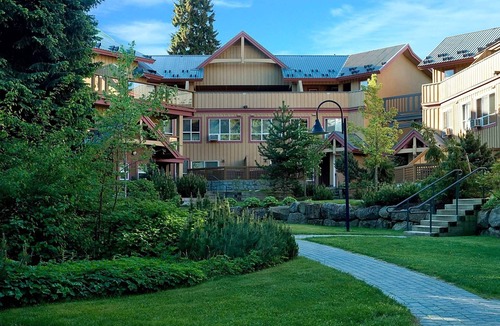 Village North House | 121 Glaciers Reach a 2br with hot tub & pool in Whistler Village
