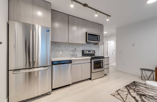 Coal Harbour Apartment | 1425 Haro Street - 3 Bedroom /2 Bathroom