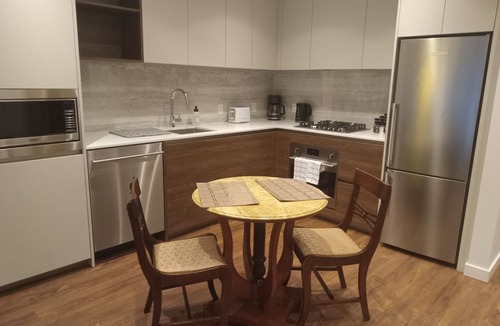 Inner Harbour Condo | #148 Beautiful1 bed condo on Tyee Rd EV parking!