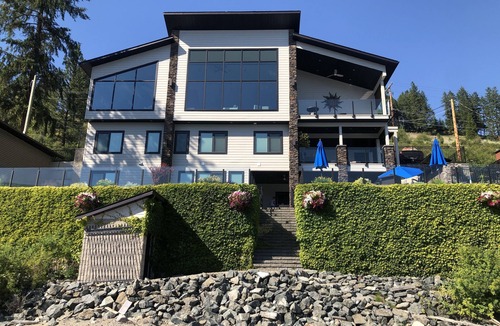 Christina Lake House | 157 Brown rd, Lake front 2 bd suite