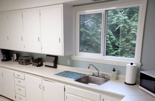 Brentwood Bay House | #161 Brentwood- 3 Bedroom House. Beautiful Ocean View