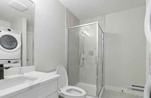 Ladner House | 1BD Cozy Coach Home B in Delta