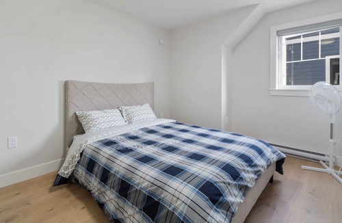 Ladner House | 1BD Cute Coach Home B in Delta!