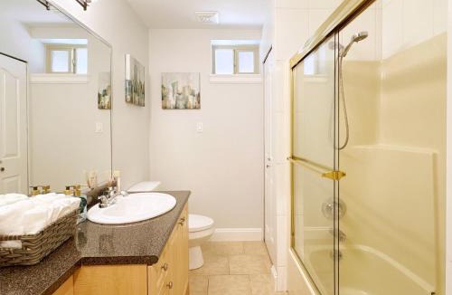 Sunset Apartment | 1BR Garden Suite with Parking and Private Entrance