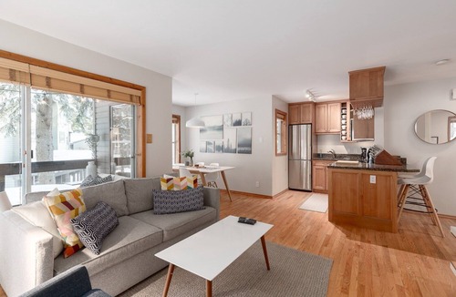 Whistler Creekside Condo | 1BR | Powderview - Creekside | Bright & Cozy | Private Ski Storage | Fireplace | Free Parking