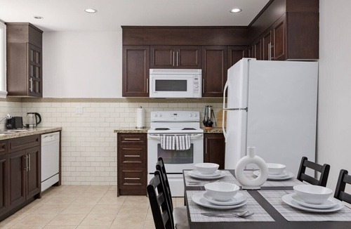 Canyon Heights House | 2 bdr Cozy Suite in North Van