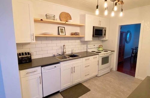 Powell River House | 2-Bed Bungalow Monthly Rental - Contact for dates