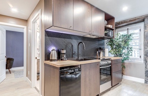 Vieux-Quebec-Cap-Blanc-colline Parlementaire Hotel | 2-Bed in Historic, Charming Heart of Old Quebec