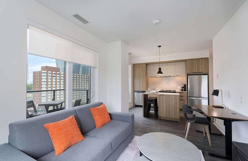 Downtown Mississauga Apartment | 2 Bedroom/2 Bathroom Suite
