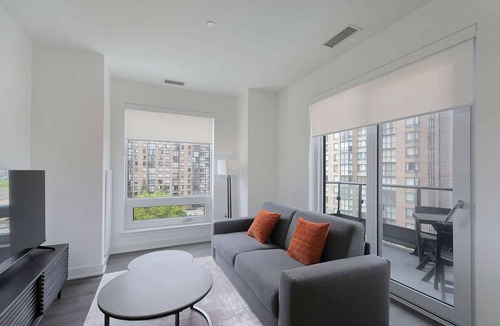 Downtown Mississauga Apartment | 2 Bedroom/2 Bathroom Suite