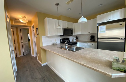 Central Okanagan House | 2 Bedroom and Loft Pet Friendly Cottage on Lake Okanagan!