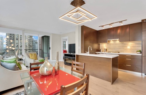 Yaletown Apartment | 2-bedroom apartment in upscale downtown Vancouver with jaccuzi and sauna