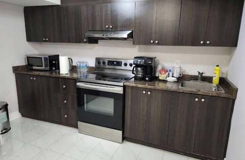 Brampton House | 2 Bedroom Apartment with free parking