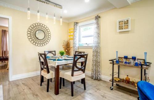 Topham Park Apartment | 2 Bedroom East-York bungalow