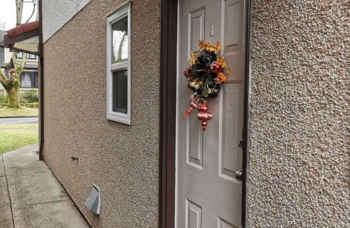 Dunbar House | 2-bedroom ground floor unit in quiet neibourhood community Dunbar Vancouver