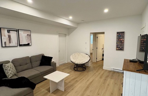 Southwest Mission Apartment | 2 Bedroom Guest Suite in Kelowna