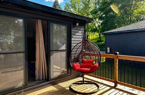 Harwood House | 2-bedroom Lake Front Cottage in Harwood ON #3
