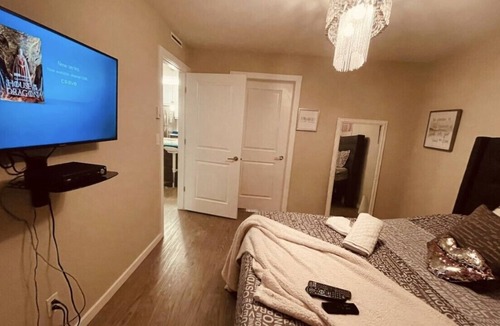 Tuxedo Condo | 2 BEDROOM LUXUARY CONDO- FREE PARKING & POOL