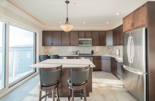 Sooke Resort | 2 Bedroom Luxury in Sooke