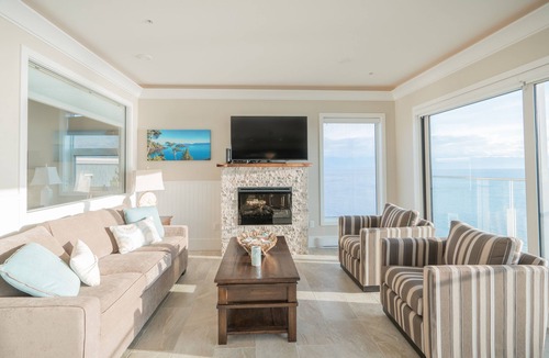 Sooke Resort | 2 Bedroom Luxury in Sooke