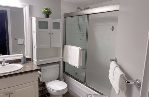 Guildford Bed & Breakfast | 2 bedroom & parking Great Vancouver