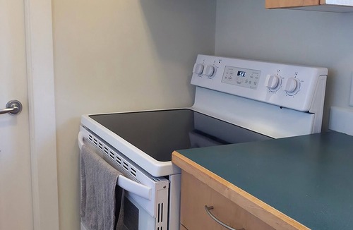 Victoria House | 2 bedroom suit in Langford Victoria. Great view and privacy.