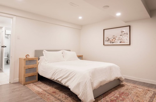 Cobble Hill House | 2 Bedroom suite with hot tub! Minutes to local attractions, dining, and trails!