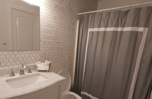 Hope Apartment | 2 Bedroom Townhouse with out door patio 5 minute drive to the lake
