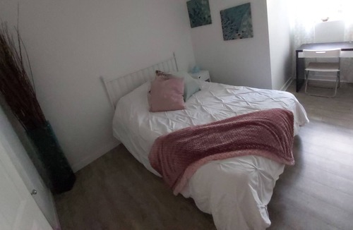 Hope Apartment | 2 Bedroom Townhouse with out door patio 5 minute drive to the lake