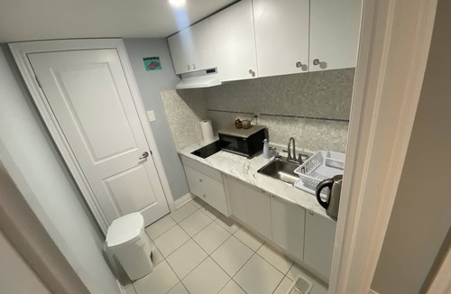 Richmond Hill Apartment | 2 Bedroom with 2 Ensuite Unit in the heart of Richmond HIll.