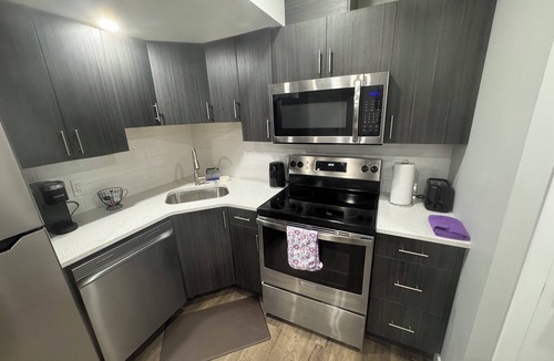 Regina House | 2-Bedrooms | On site Parking | near YQR Airport