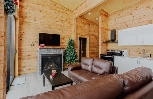 Harwood House | 2-BR Lakefront Cottage Rice Lake #8