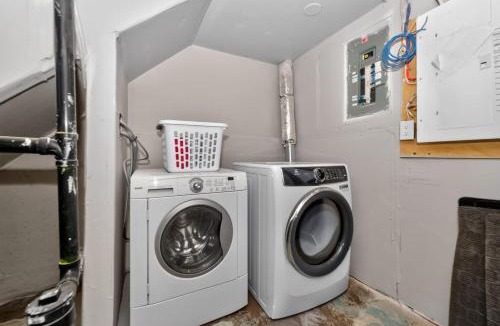Highland Park House | 2 BR Suite YYC Airport Downtown 4324 DN