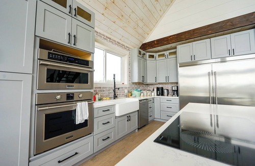 Gravenhurst House | 2 hrs frm Toronto A-frame, sunsets, kayaks, private dock and fire pit