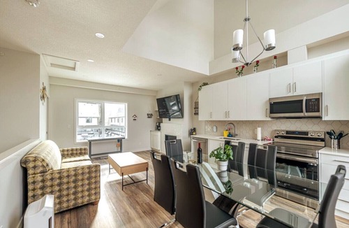 Canmore Villa | 2-in-1 Skyline MTN Retreat | Hot Tub Pool AC
