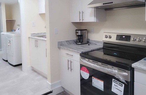 Fleetwood House | 2 min from Surrey Fleetwood - Private 2bed-1bath Rancher Suite