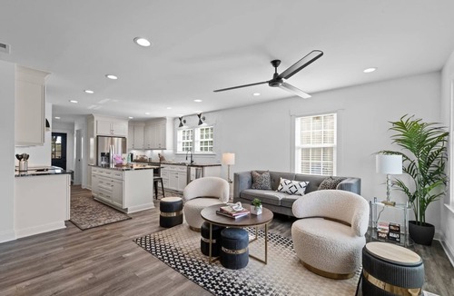 Downtown House | 2 Separate Cottages - Put Green, Mins to DT