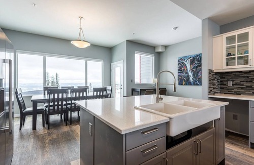 Silver Star Mountain Hotel | 2 Side-by-Side Ski-In/Ski-Out Townhomes | Sleeps 19 w/Views