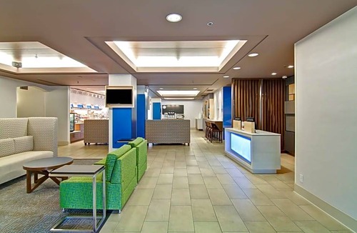 Kamloops Hotel | 2-Star Hotel ∙ Holiday Inn Express Kamloops, an IHG Hotel