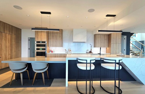 Southwest Mission House | 2 Suites Serenity Collection at Lakeview Retreat - The View