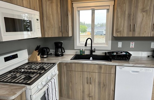 Regional District of Mount Waddington Apartment | 20 - Chinook Cottage By The Sea at Alder Bay
